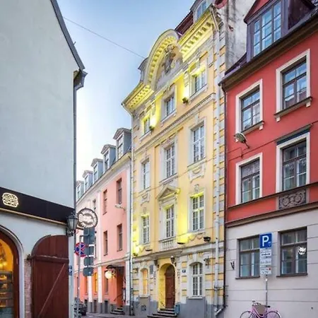 Newly Renovated In The Heart Of Old Town Apartment